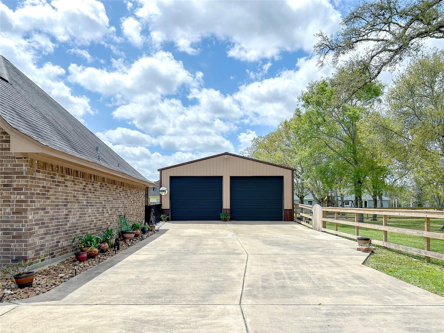 Detached Garage, Exterior