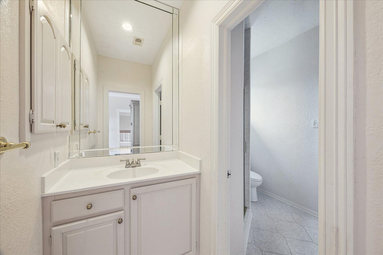 Bathroom, Interior, Recessed Lighting