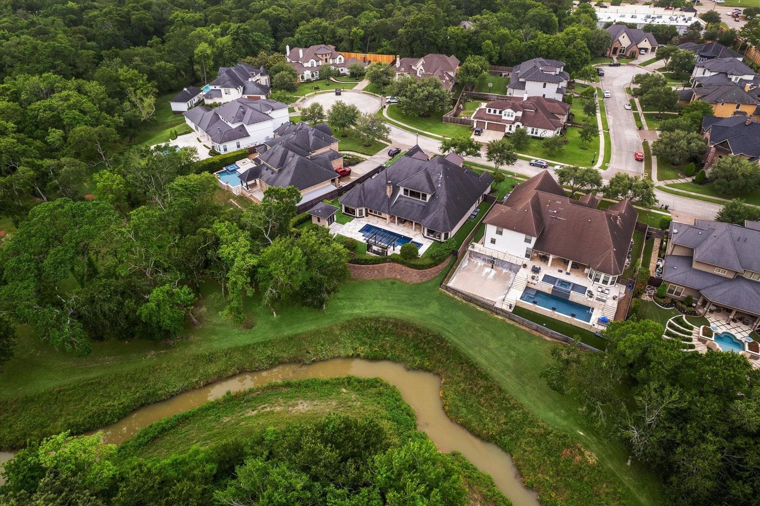 Exterior, Drone