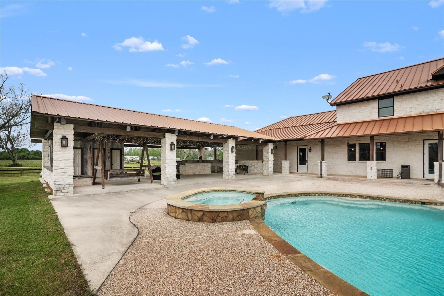 Exterior, Pool