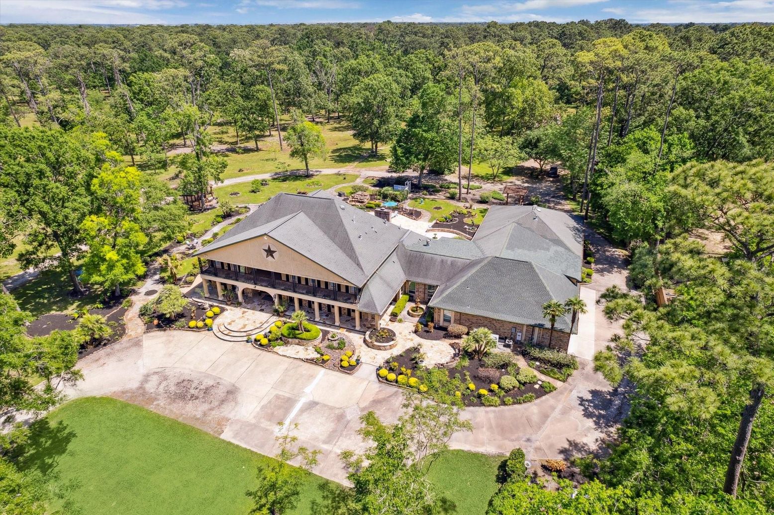 Exterior, Drone