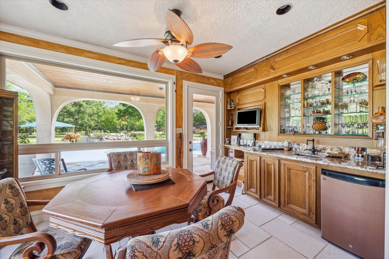 Dining room, Interior, Recessed Lighting