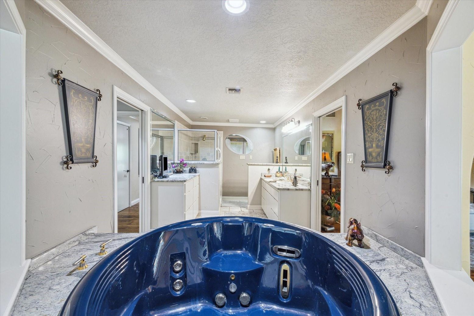 Bathroom, Hot Tub, Interior, Recessed Lighting