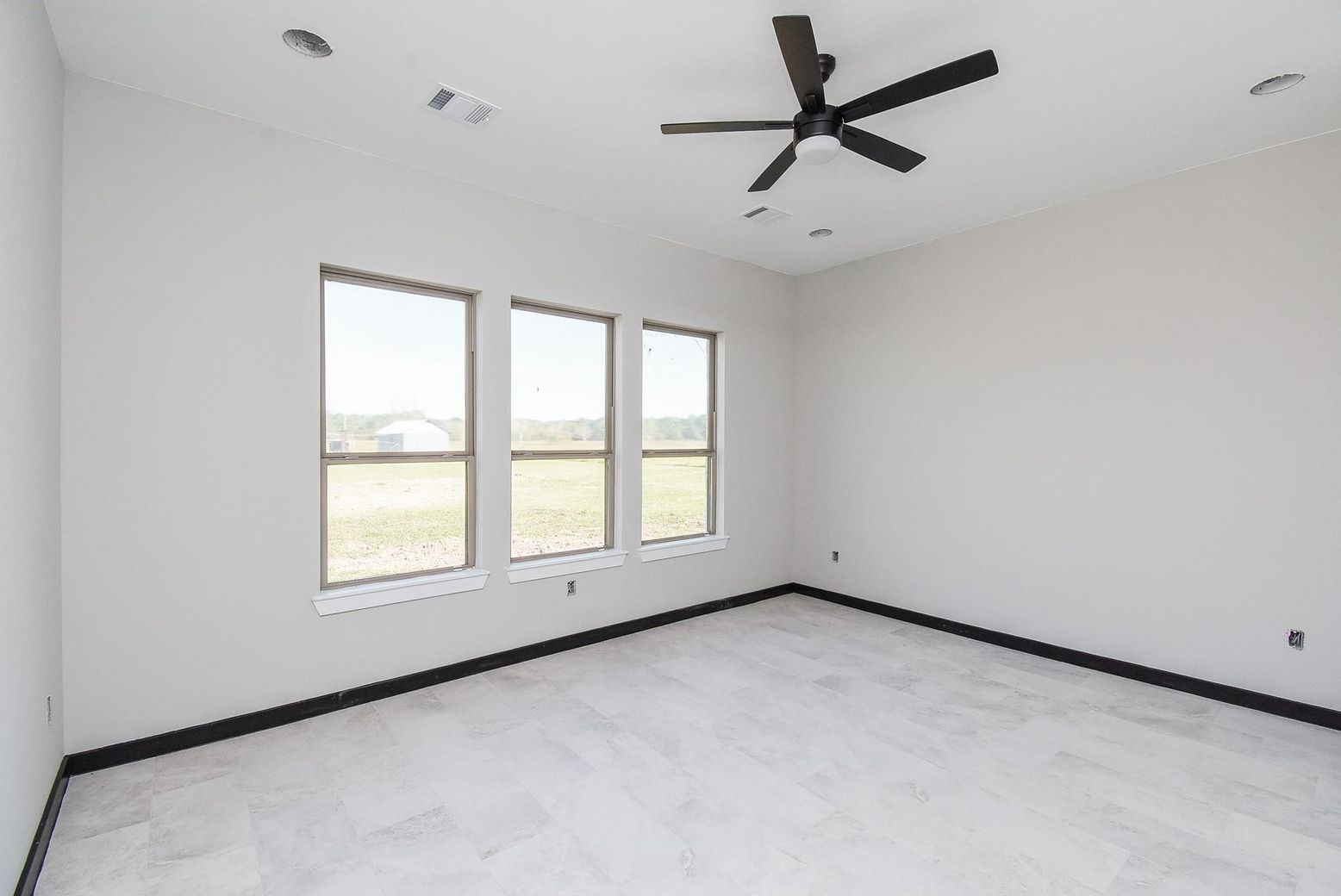 Empty room, Interior, Recessed Lighting