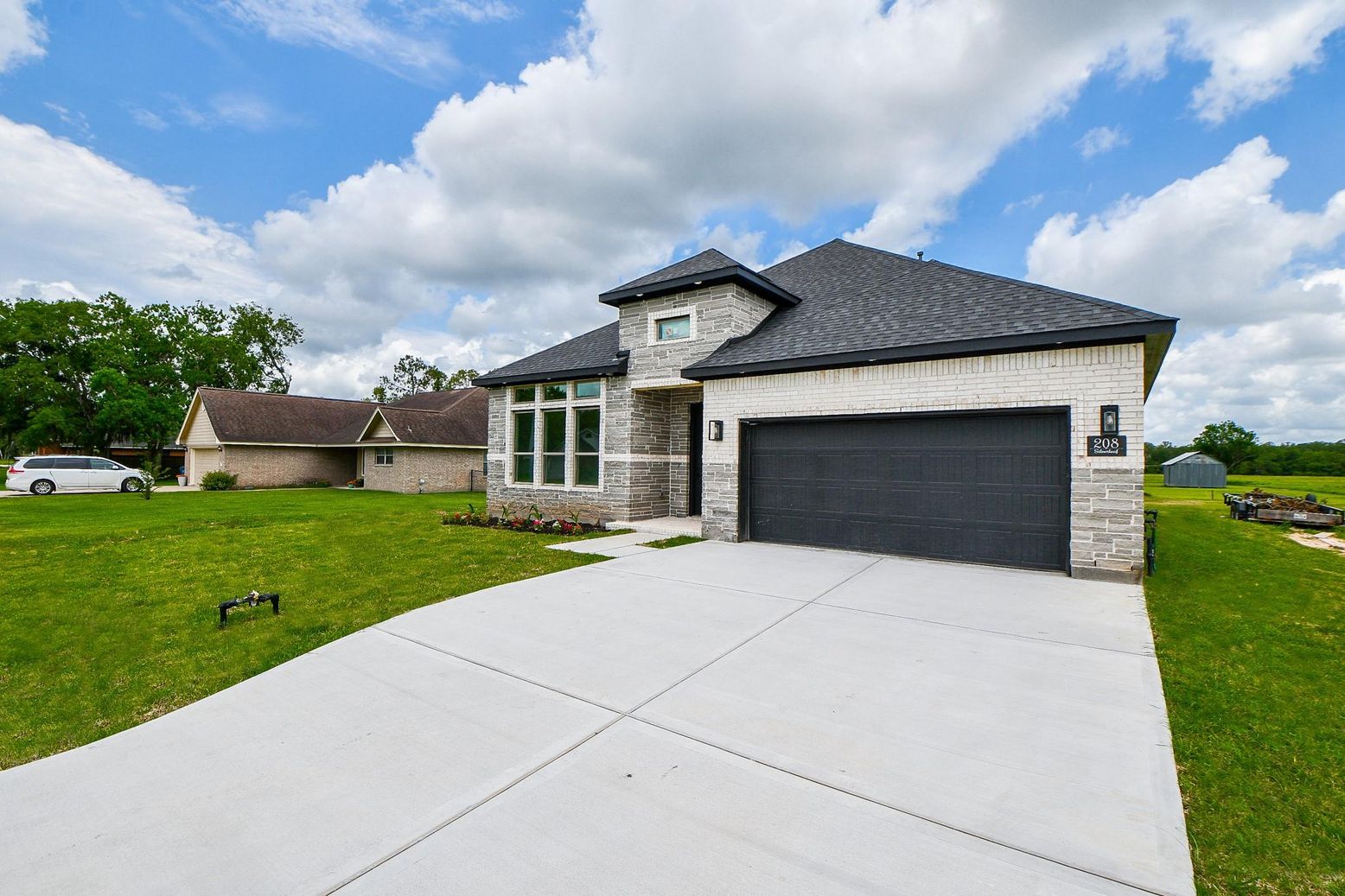 Attached, Exterior, Facade, Brick Traditional