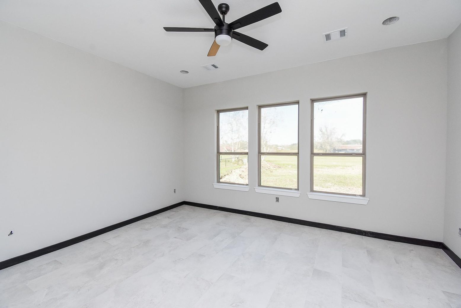 Empty room, Interior, Recessed Lighting