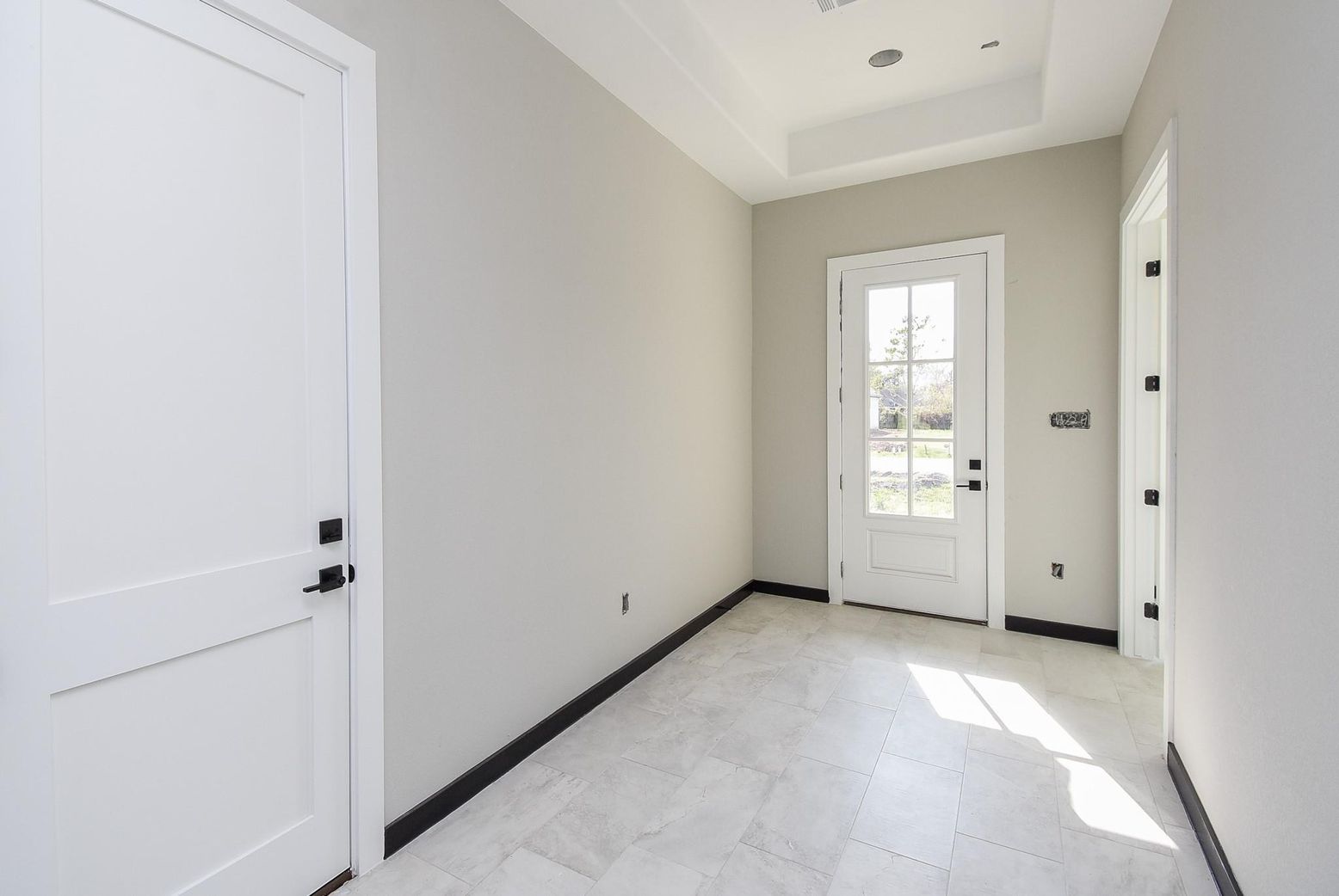 Empty room, Interior, Recessed Lighting