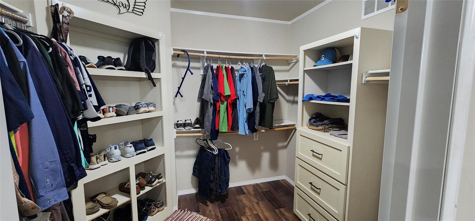 Interior, Walk-in Closets, Wood Texture Flooring