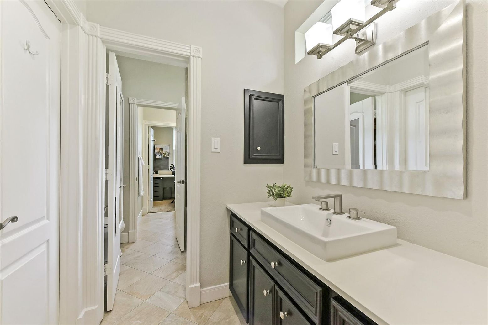 Bathroom, Dual Sink Vanities, Interior