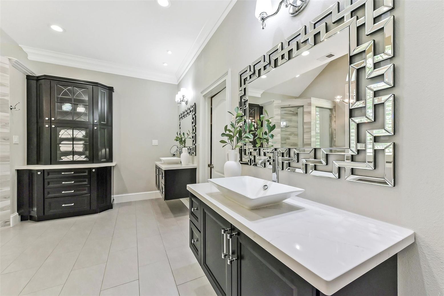 Bathroom, Dual Sink Vanities, Interior, Recessed Lighting