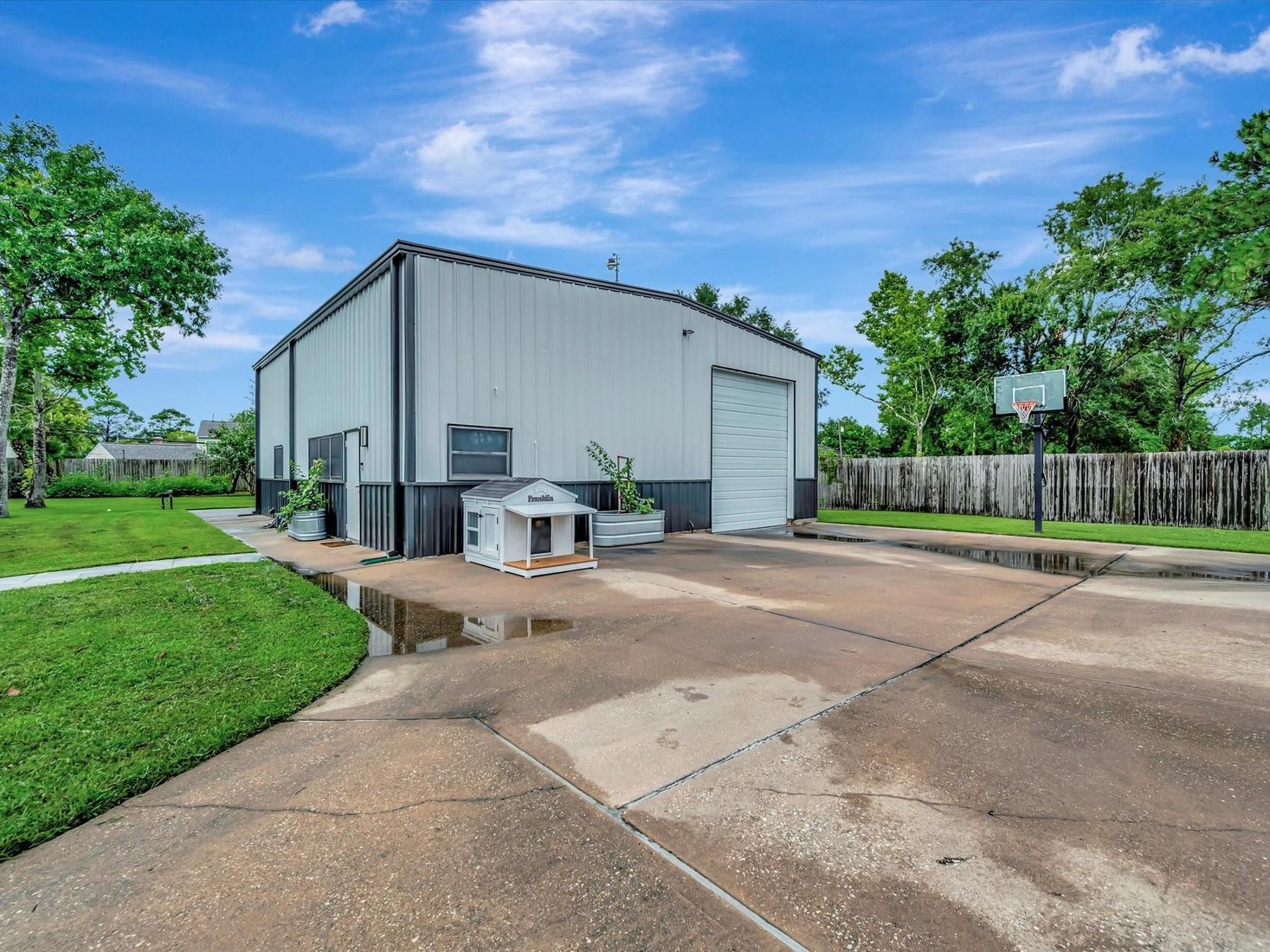 Detached Garage, Exterior