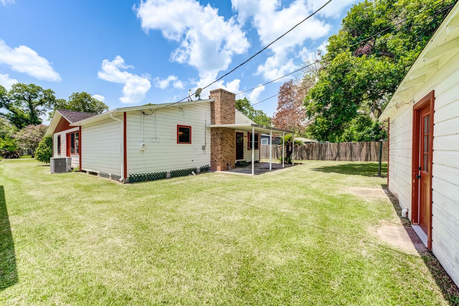 Backyard, Exterior