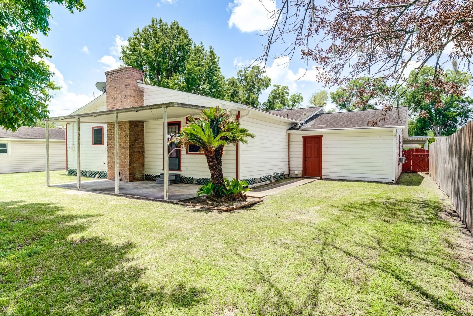 Backyard, Exterior