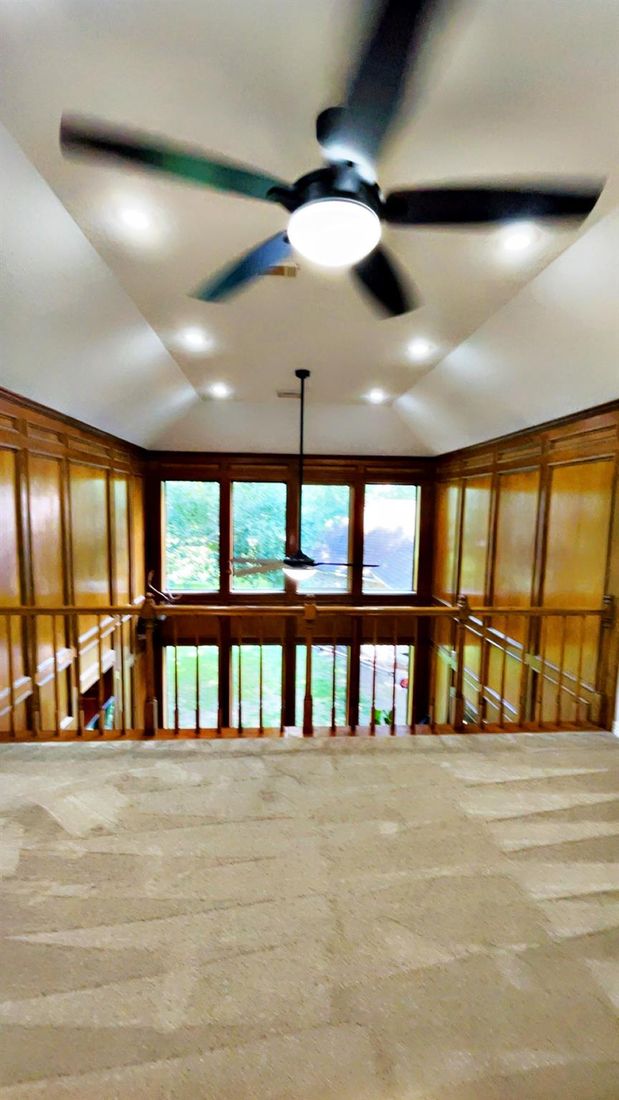 Empty room, Interior, Recessed Lighting, Wooden Walls