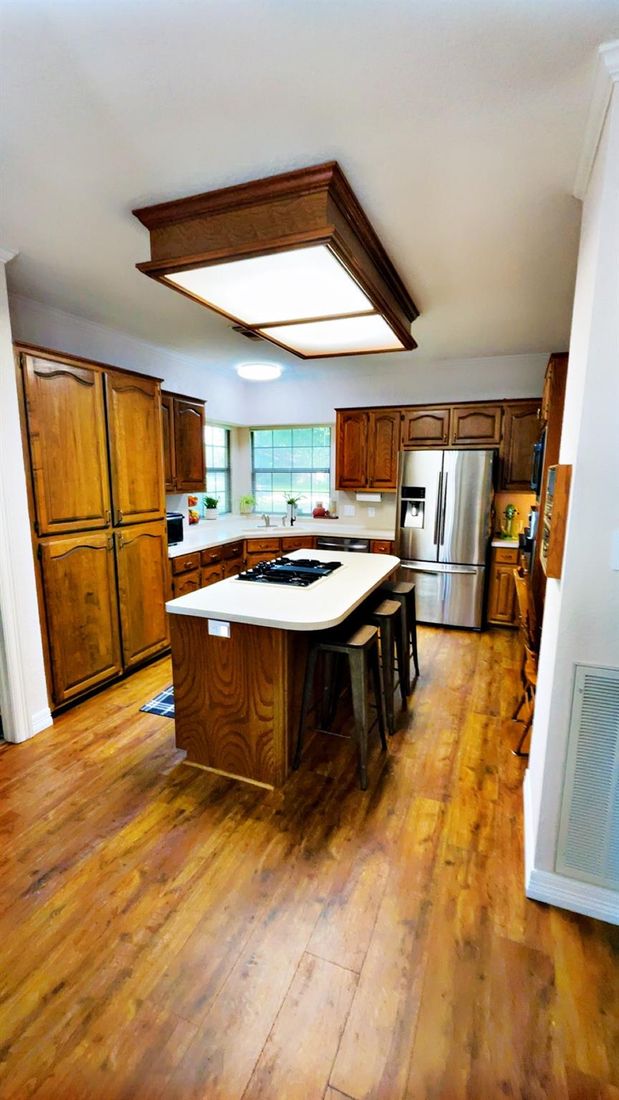 Hot Tub, Interior, Kitchen, Wood Texture Flooring