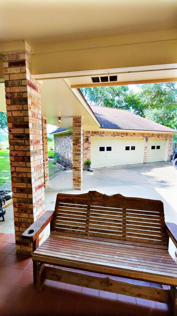 Detached Garage, Exterior