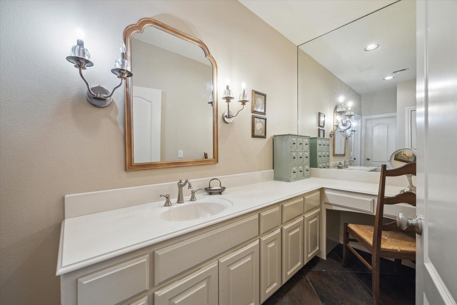 Bathroom, Dual Sink Vanities, Interior, Recessed Lighting