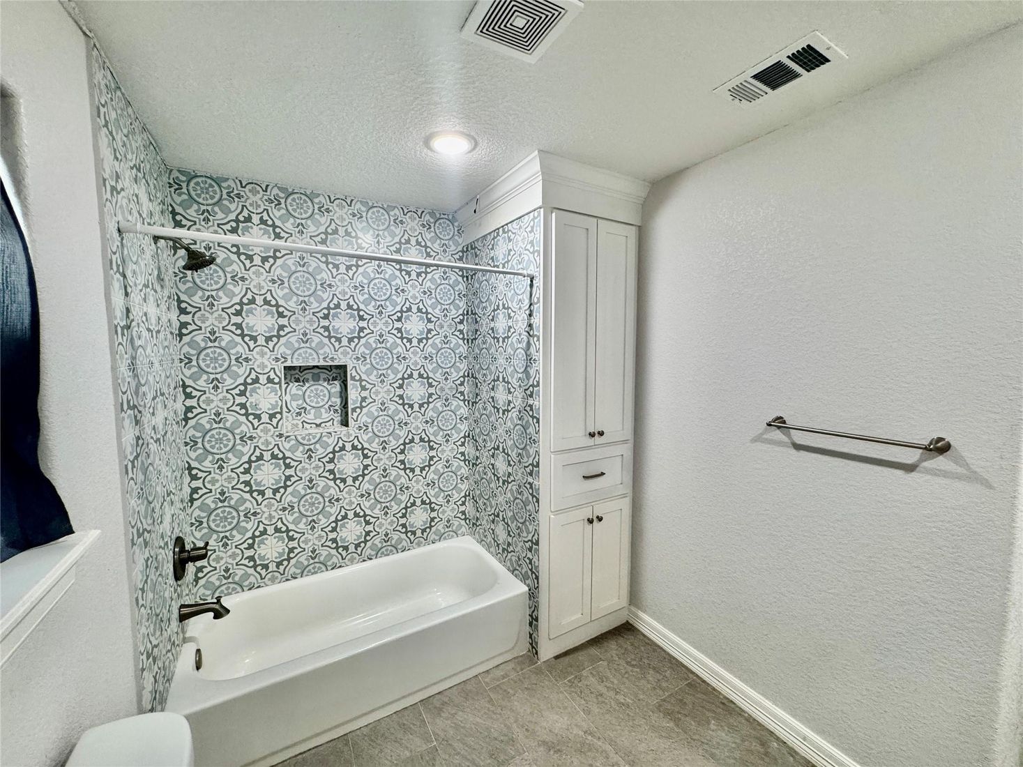 Bathroom, Interior, Recessed Lighting