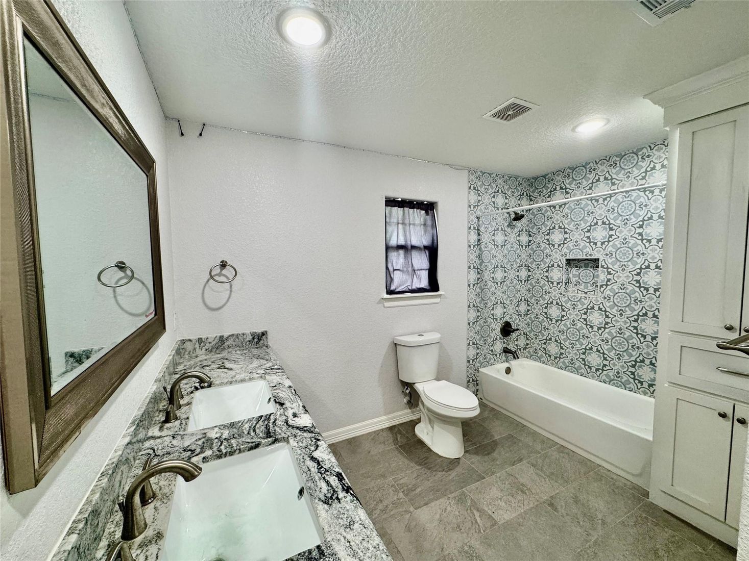 Bathroom, Interior, Recessed Lighting