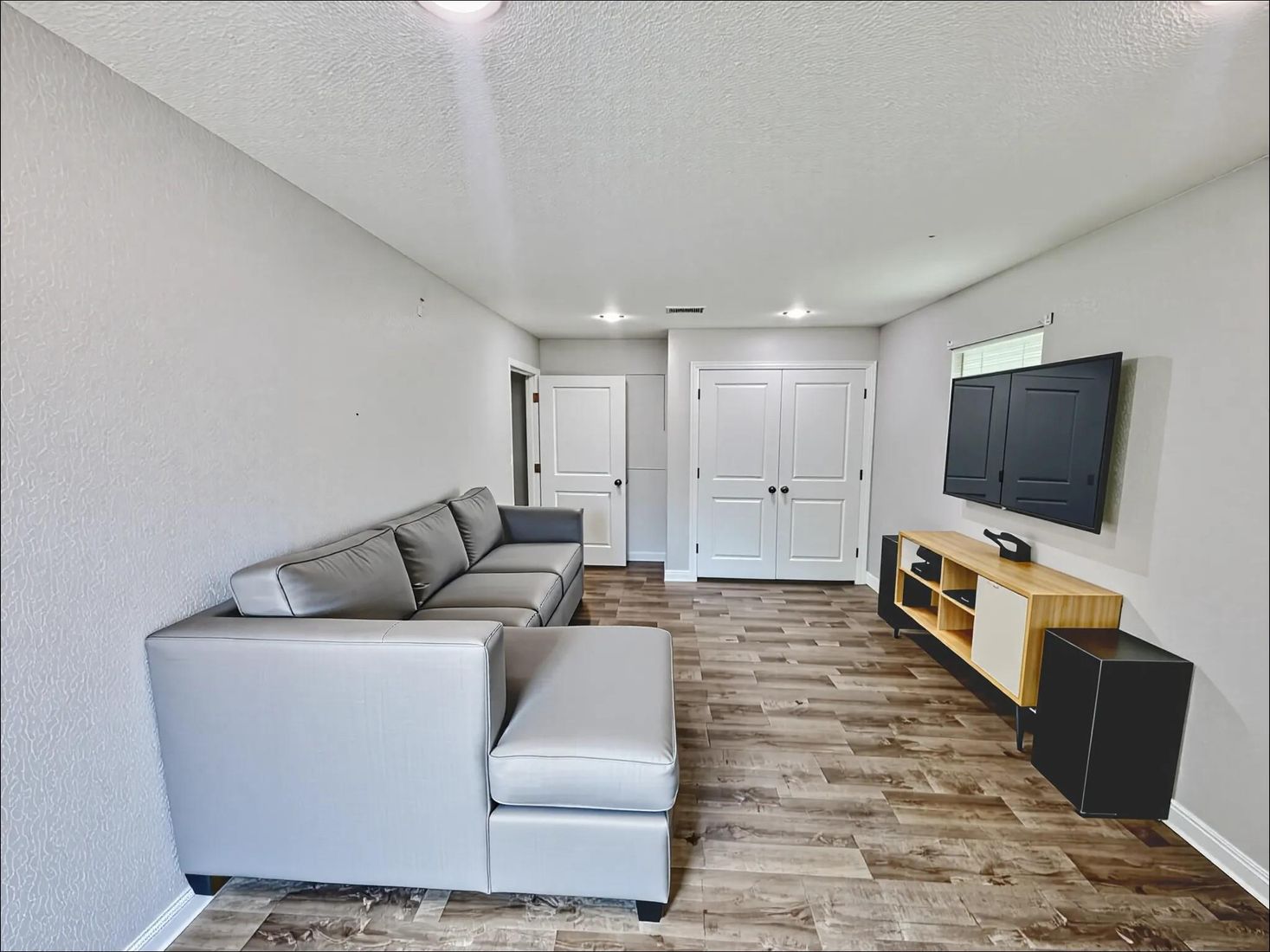 Interior, Living room, Recessed Lighting, Wood Texture Flooring