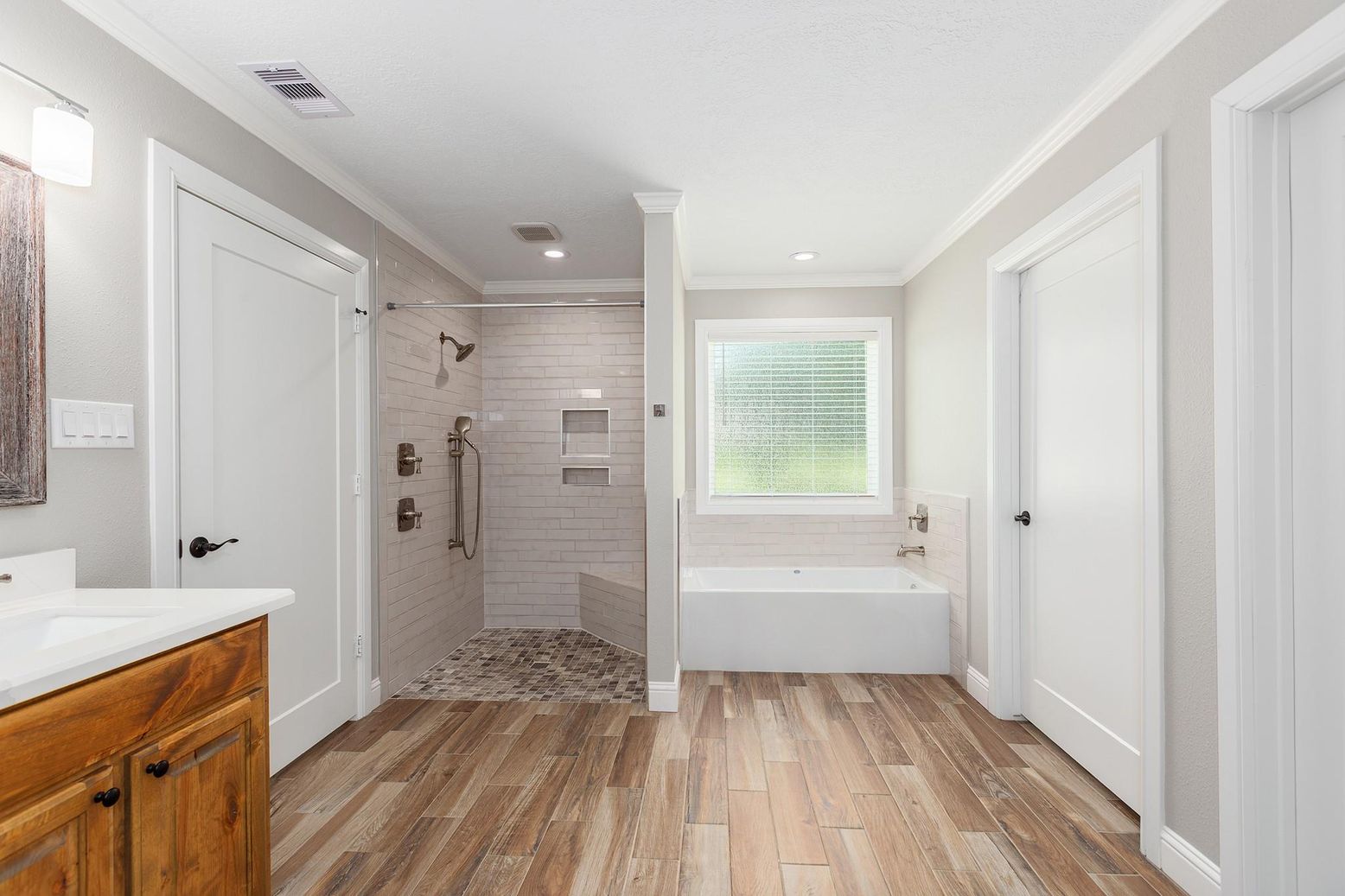 Bathroom, Interior, Recessed Lighting, Wood Texture Flooring