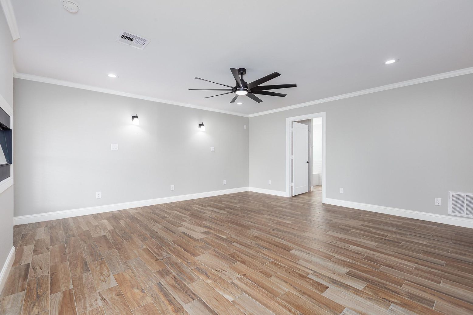 Empty room, Interior, Recessed Lighting, Wood Texture Flooring