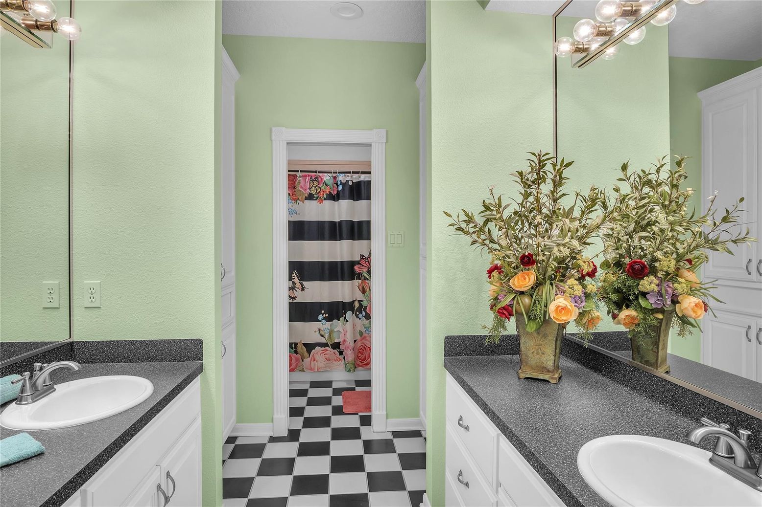 Bathroom, Dual Sink Vanities, Interior