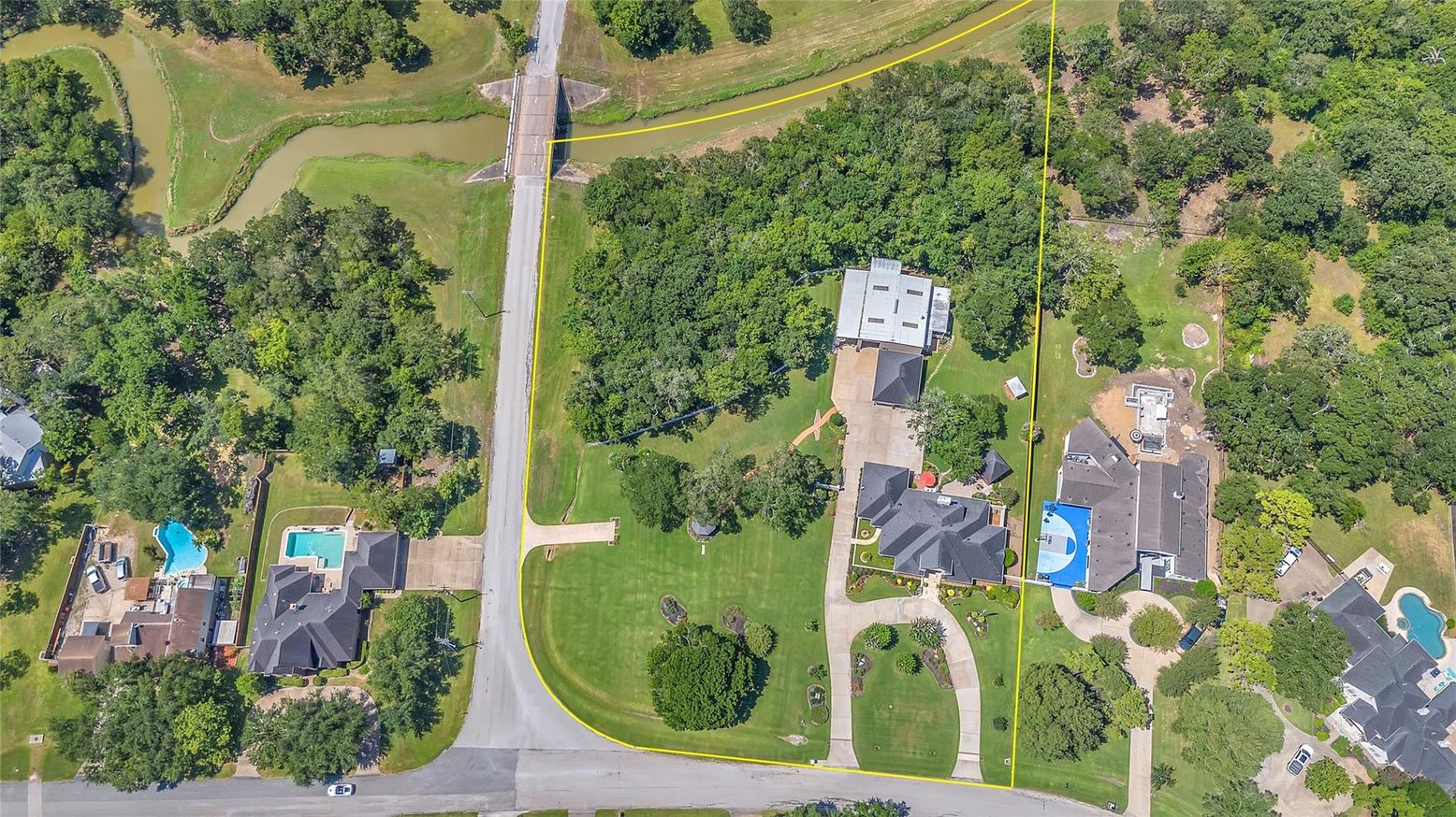 Exterior, Drone
