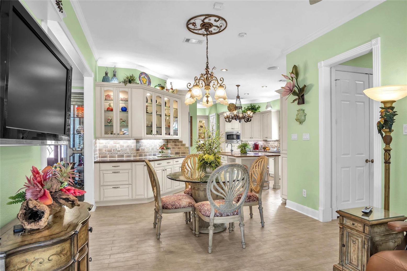 Chandelier, Dining room, Interior, Kitchen, Recessed Lighting, Wood Texture Flooring
