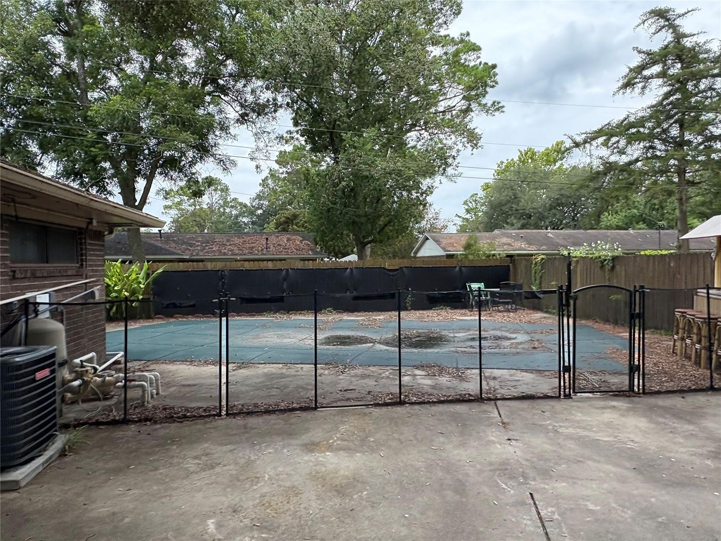 Backyard, Exterior