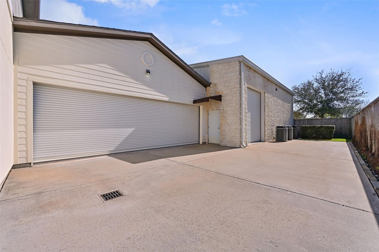 Detached Garage, Exterior