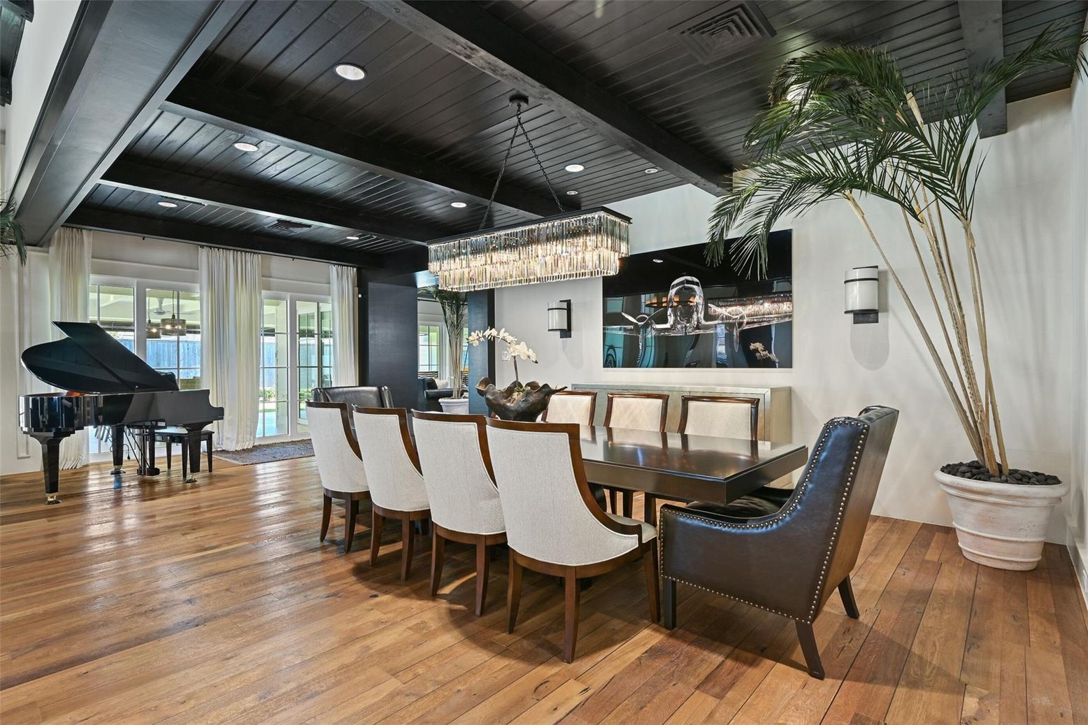 Chandelier, Dining room, Interior, Piano, Recessed Lighting, Wood Texture Flooring