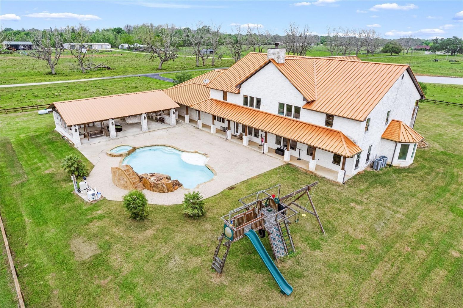 Exterior, Drone