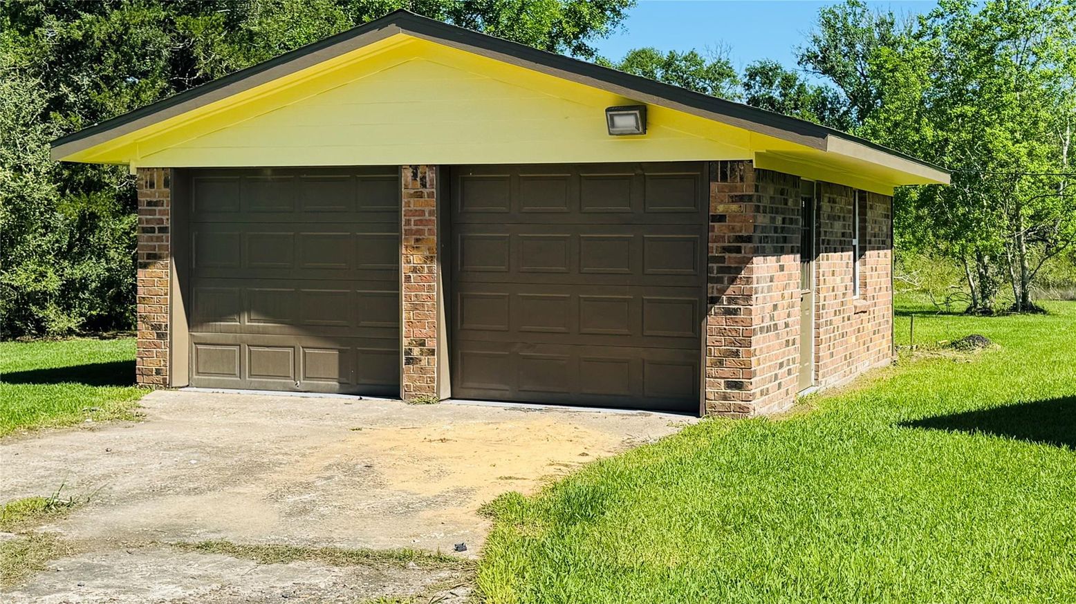Detached Garage, Exterior