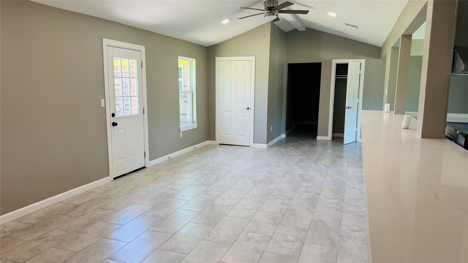 Empty room, Interior, Recessed Lighting