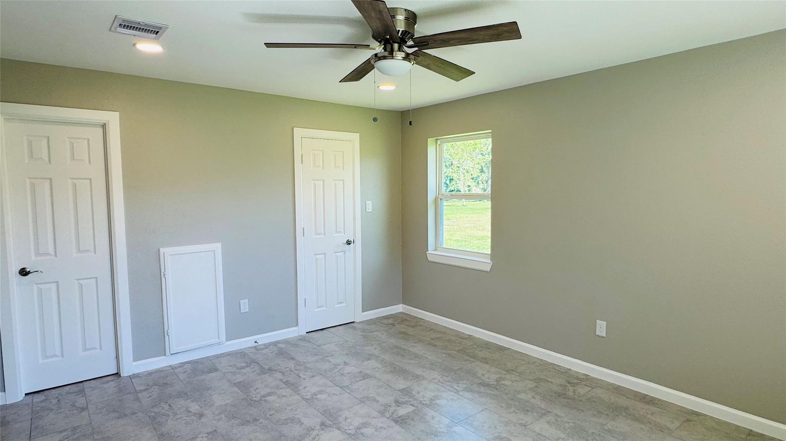 Empty room, Interior, Recessed Lighting