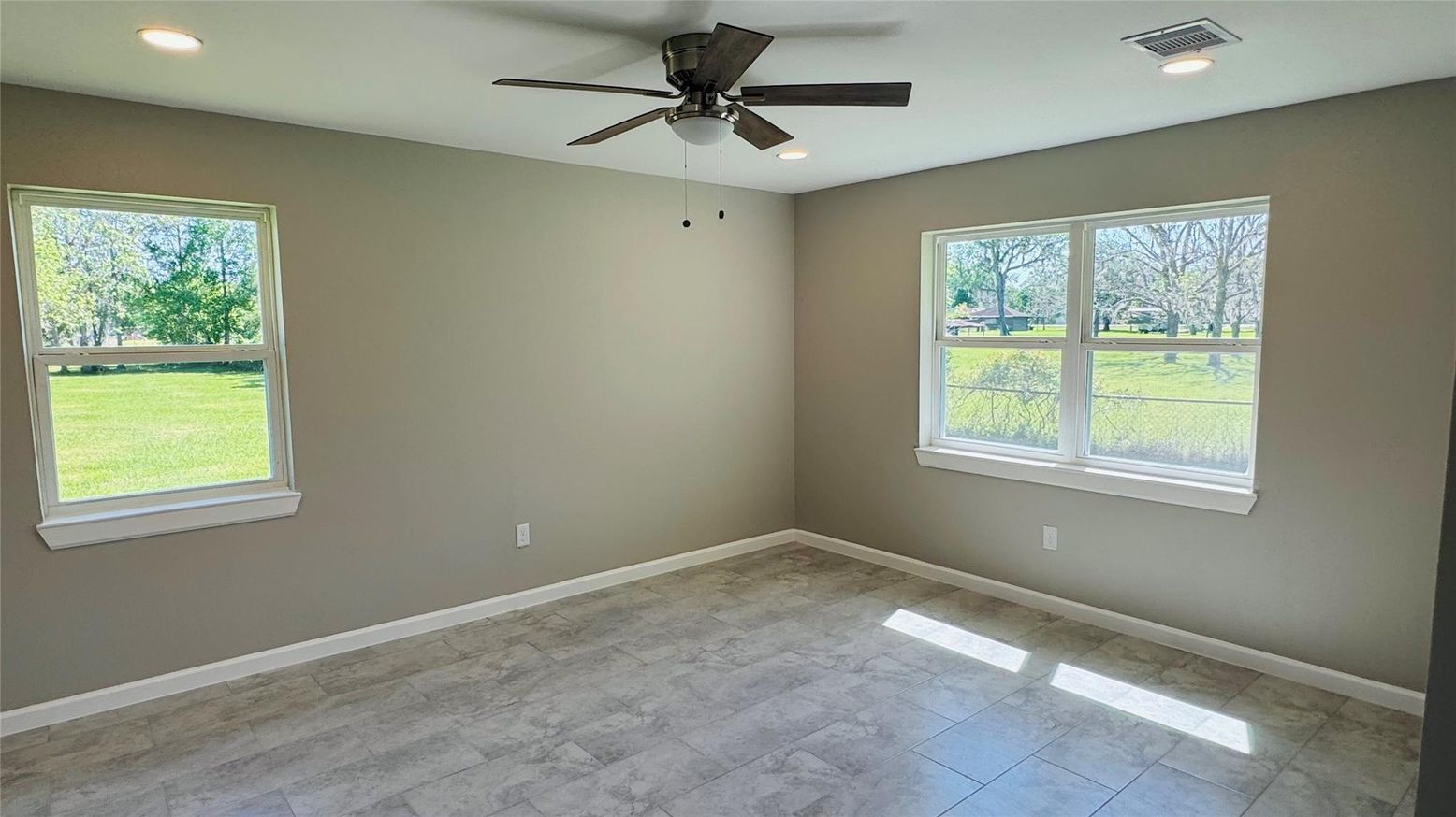Empty room, Interior, Recessed Lighting