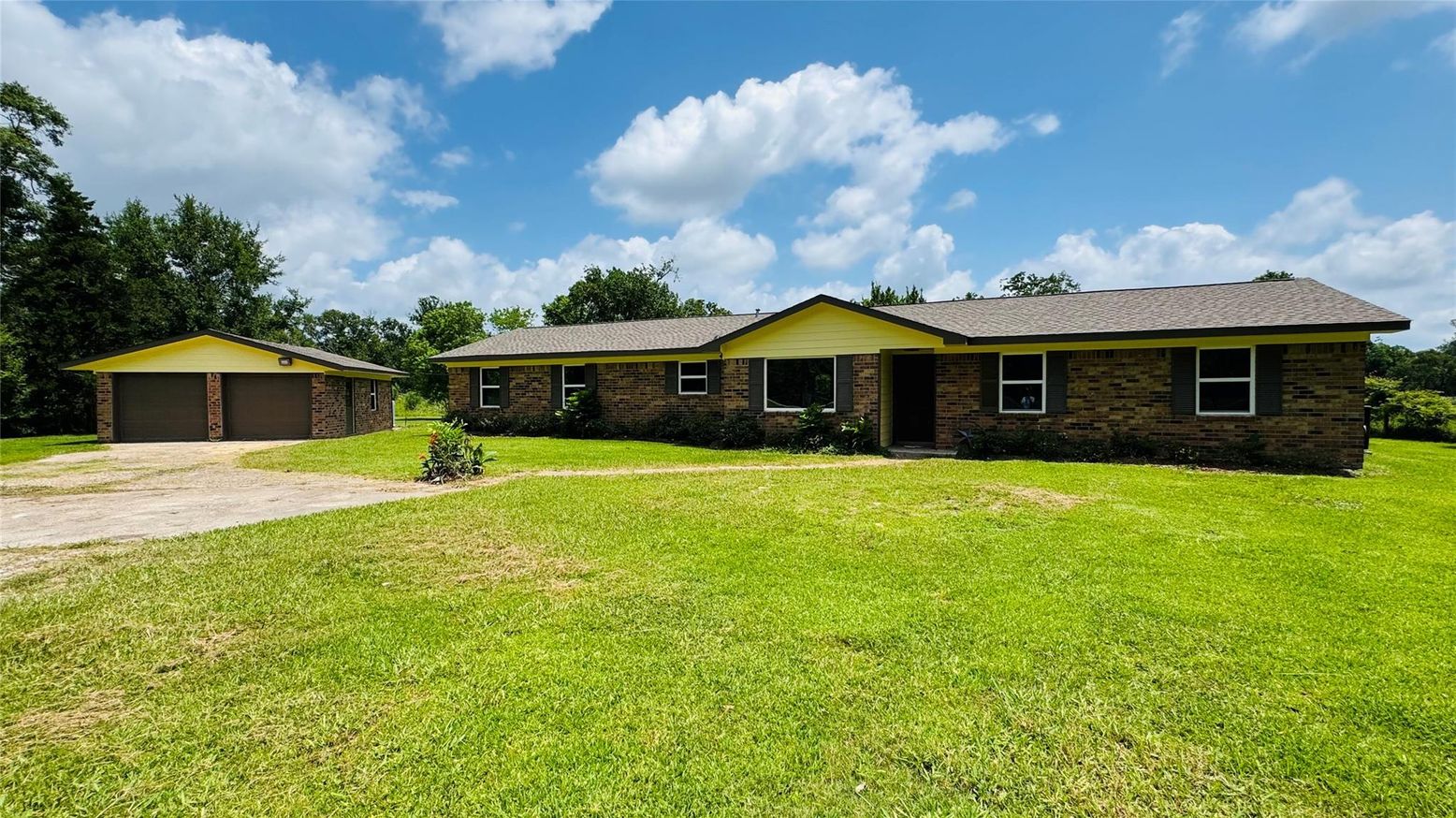 Backyard, Detached Garage, Exterior