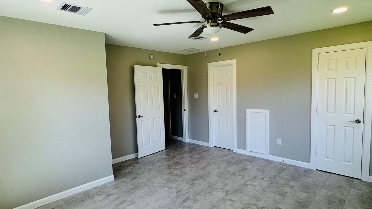 Empty room, Interior, Marble, Recessed Lighting