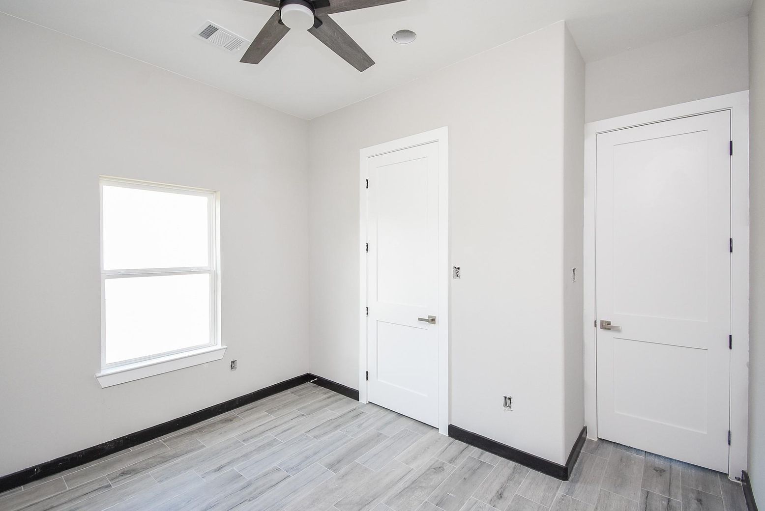 Empty room, Interior, Recessed Lighting, Wood Texture Flooring