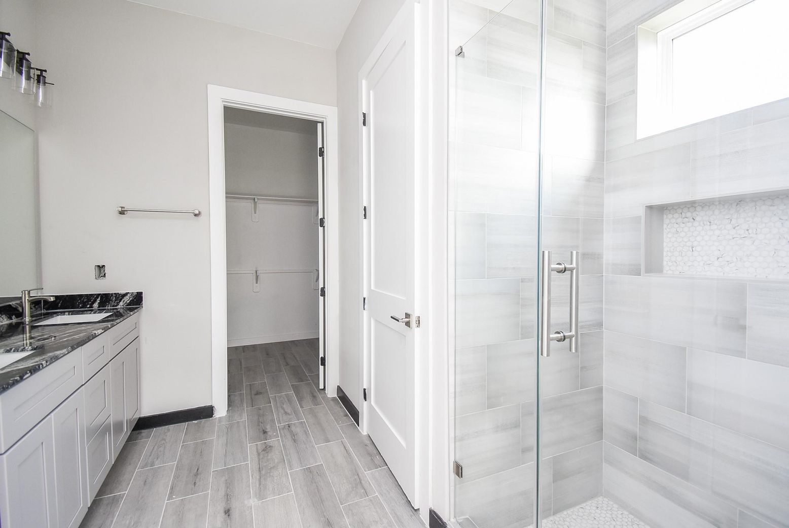 Bathroom, Interior, Walk-in Closets, Wood Texture Flooring