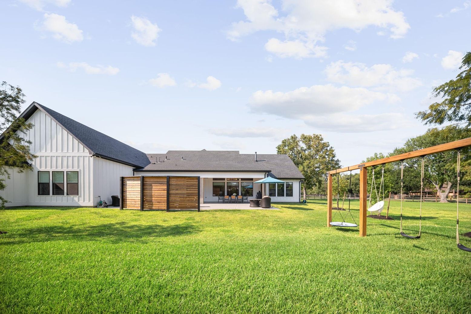 Backyard, Exterior