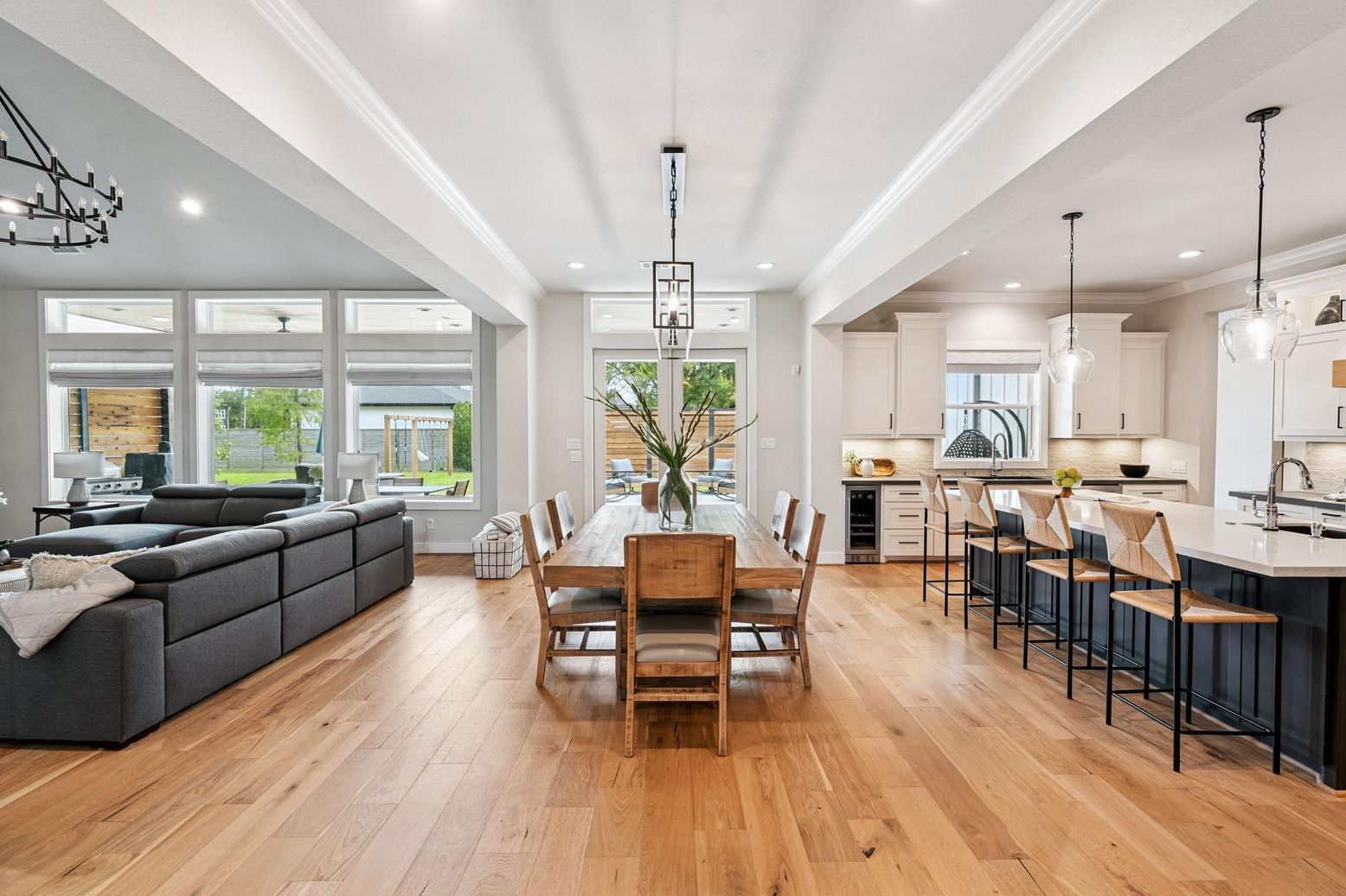 Dining room, Interior, Kitchen, Living room, Pendant Lights, Recessed Lighting, Stainless Steel Appliances, Wood Texture Flooring