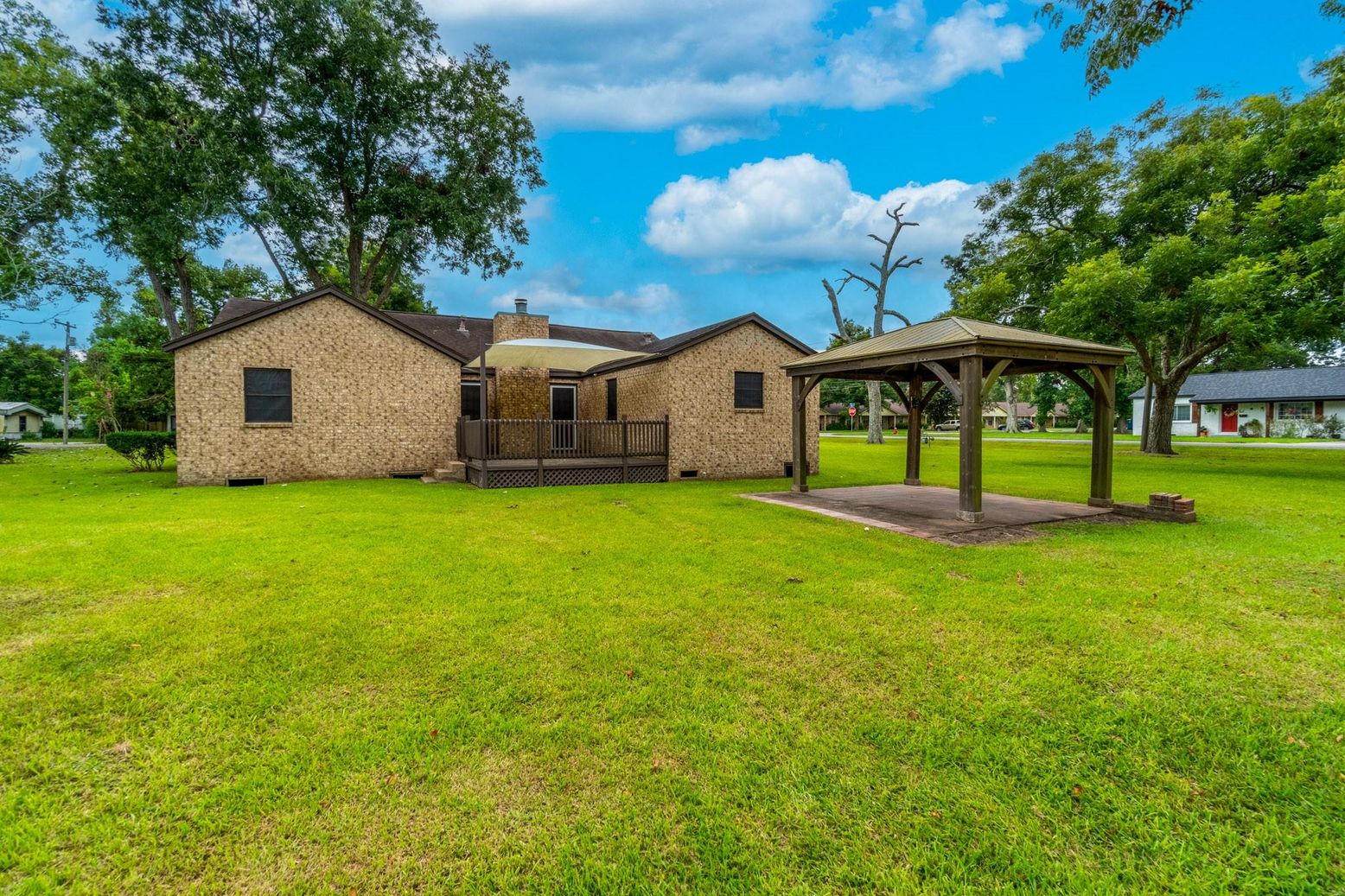 Backyard, Exterior