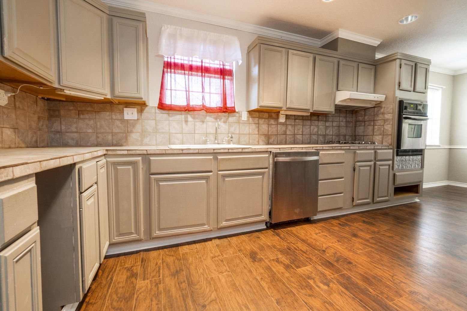 Interior, Kitchen, Recessed Lighting, Wood Texture Flooring