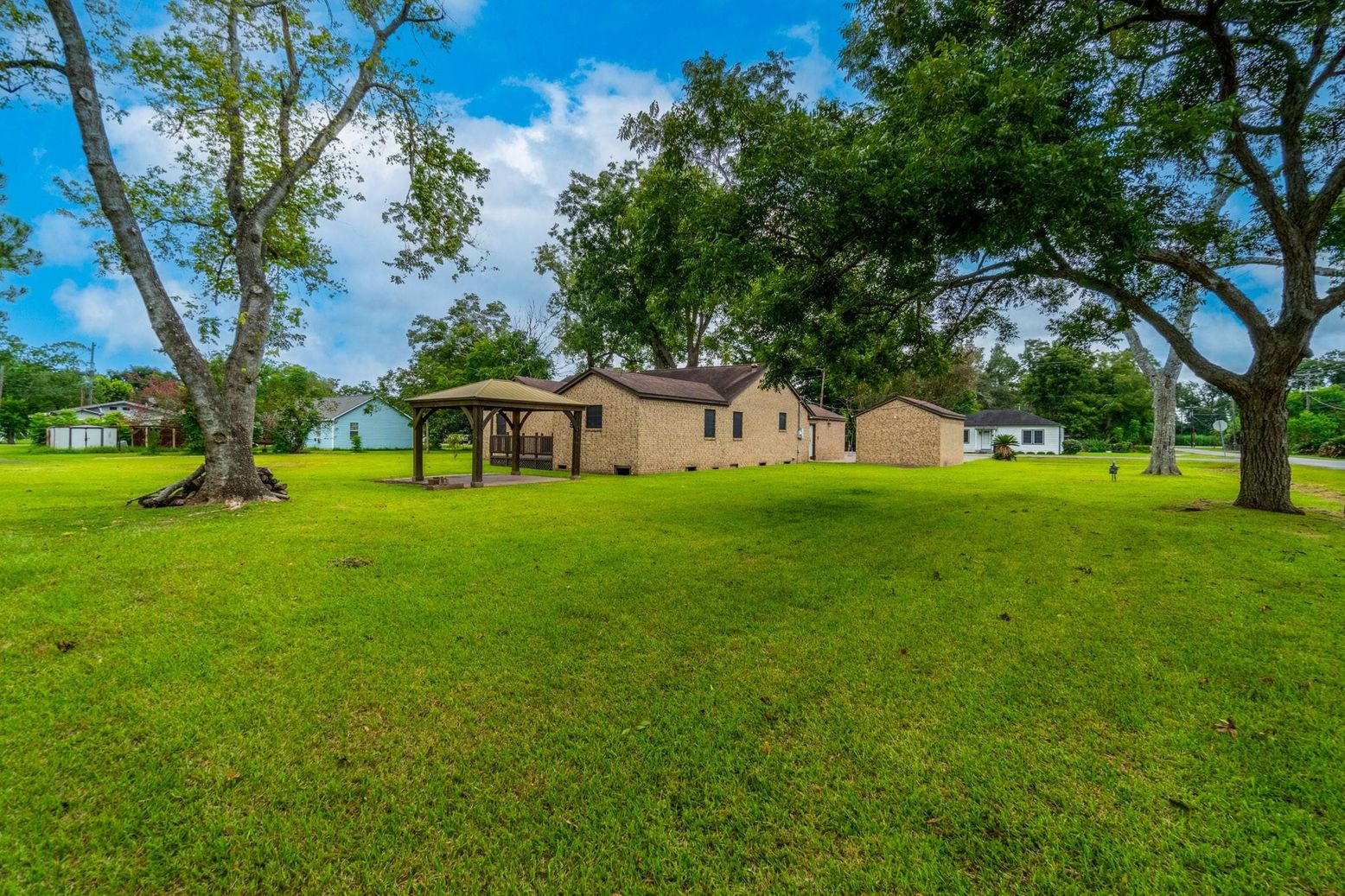 Backyard, Exterior