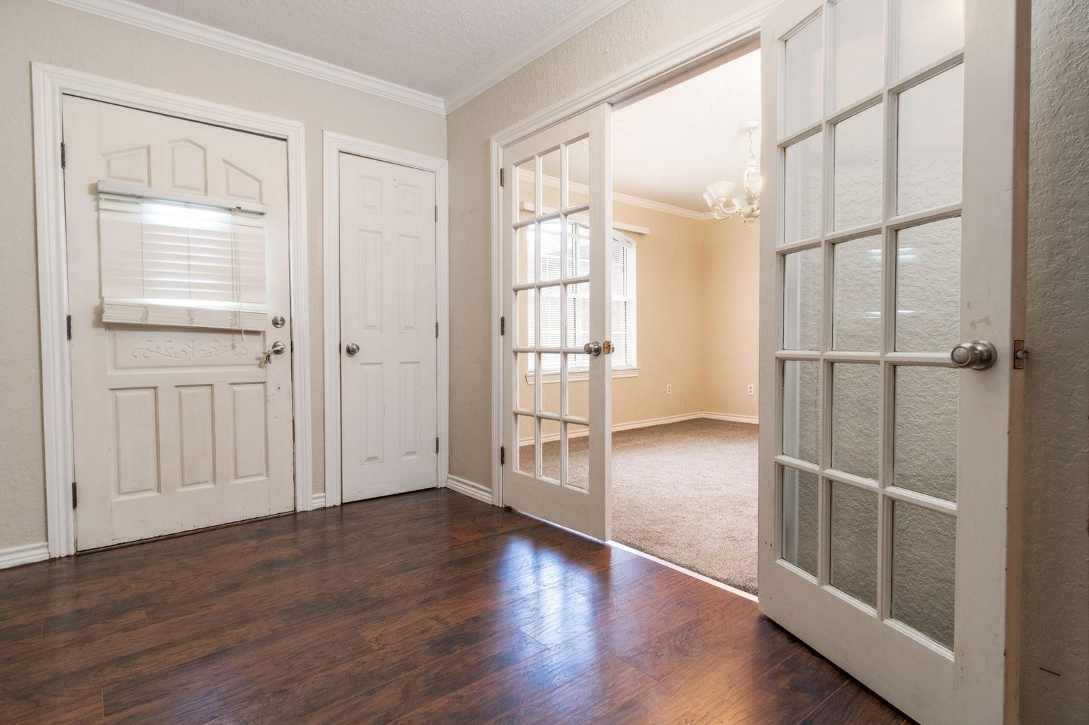 Chandelier, Empty room, Interior, Wood Texture Flooring