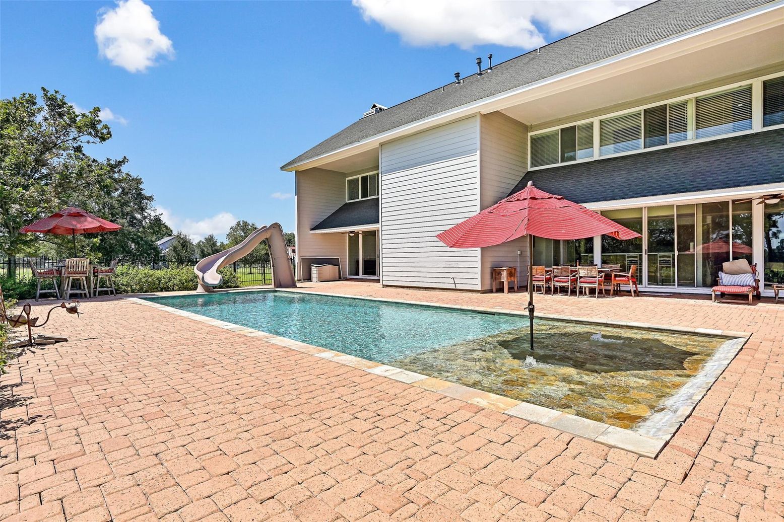 Exterior, Playground, Pool