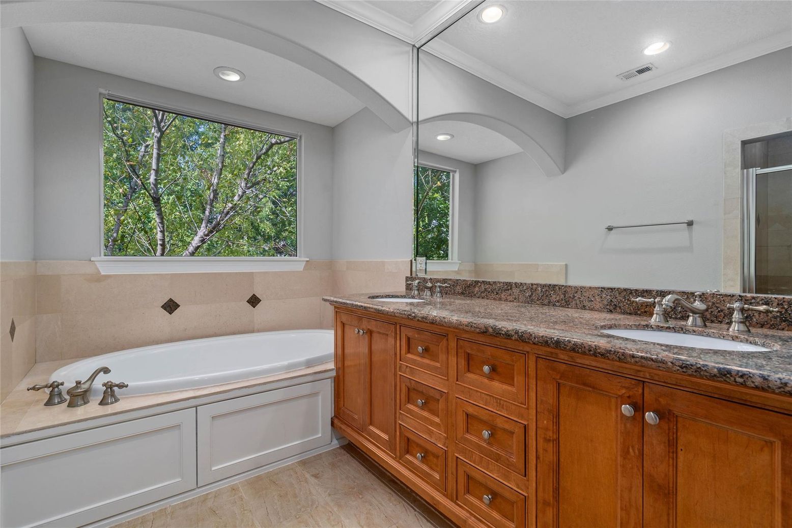 Bathroom, Dual Sink Vanities, Interior, Recessed Lighting