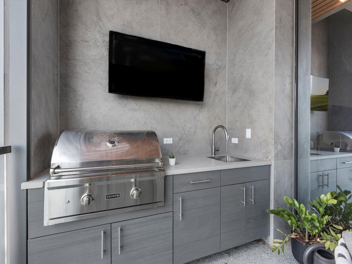 Exterior, Outdoor Kitchen